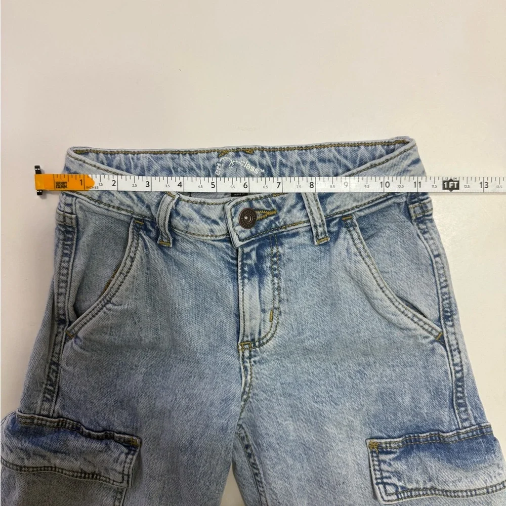 Girls Art Class jeans Washed light Denim  size 8 large cargo pockets